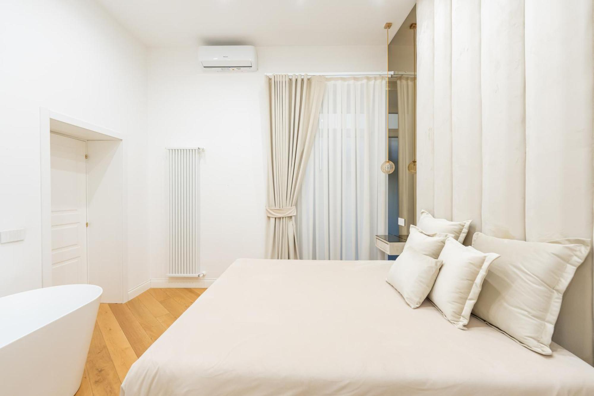 Aristocrat Chiaia Bridge Apartment Naples Luaran gambar
